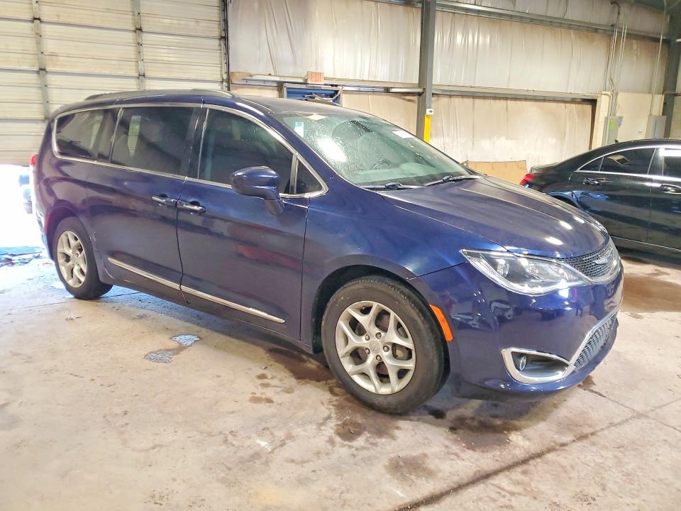 63039366 :رقم المزاد ، 2C4RC1BG0HR756752 vin ، 2017 Chrysler Pacifica مزاد بيع
