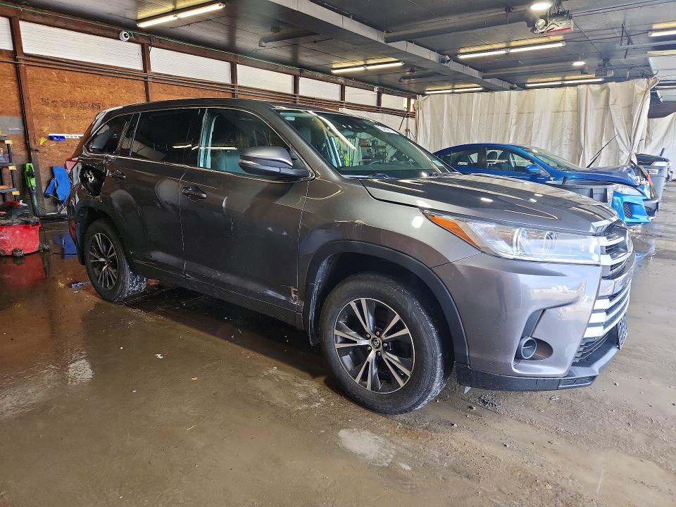 Продаж на аукціоні авто 2018 Toyota Highlander, vin: 5TDBZRFH9JS849400, номер лоту: 65498916