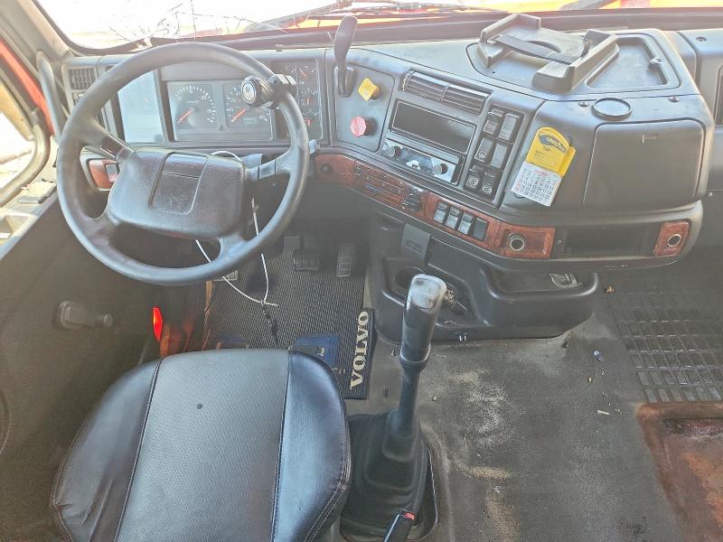 Auction sale of the 2000 Volvo Vn, vin: 4V4ND1JHXYN787031, lot number: 65492786