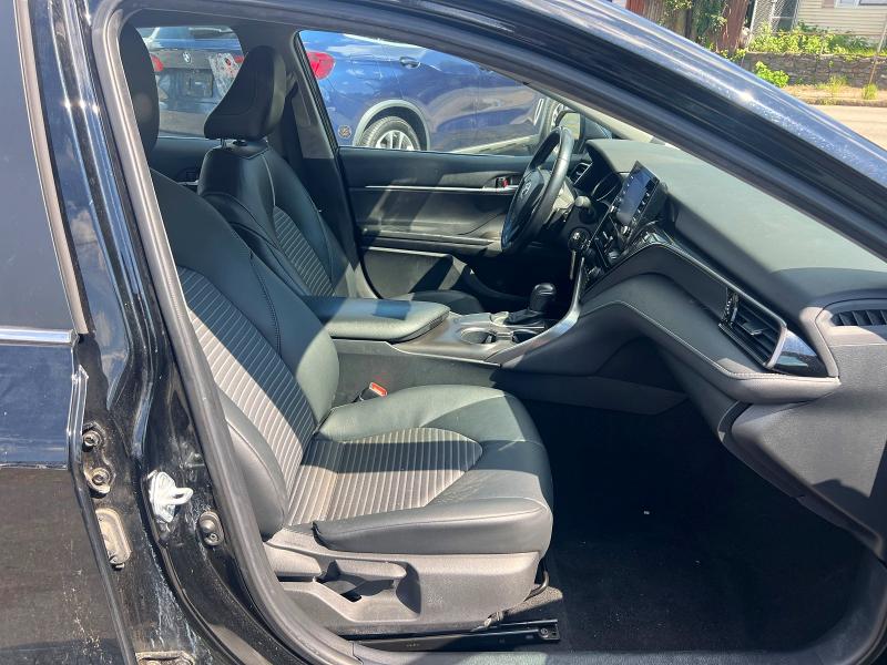 65359296 :رقم المزاد ، 4T1G11AKXMU589392 vin ، 2021 Toyota Camry مزاد بيع