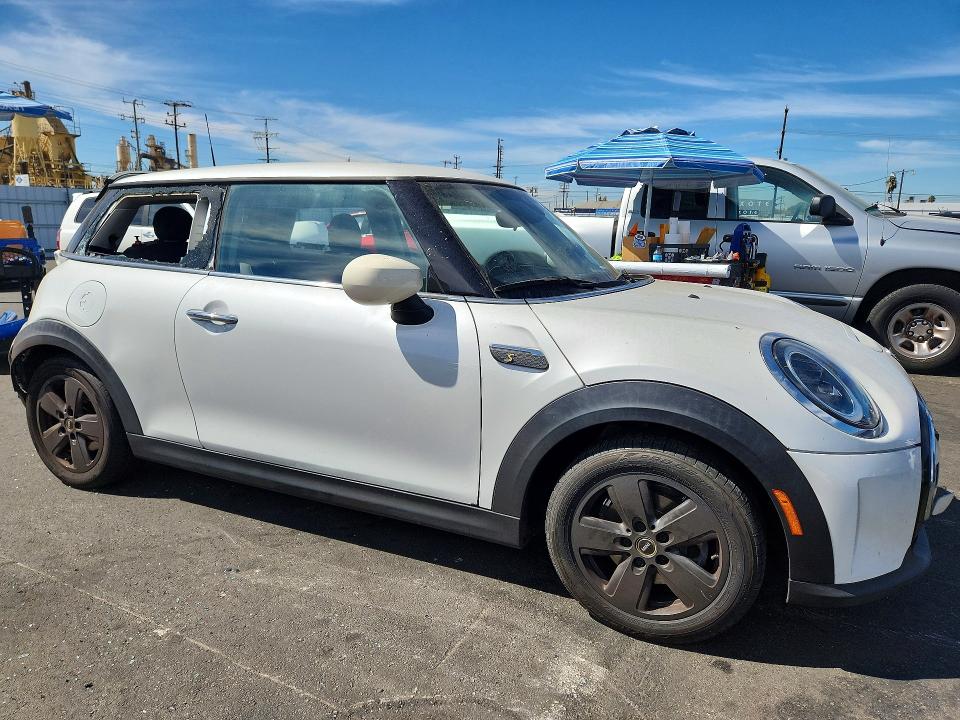 Продажа на аукционе авто 2024 Mini Cooper, vin: WMW13DJ09R2V08824, номер лота: 65401436