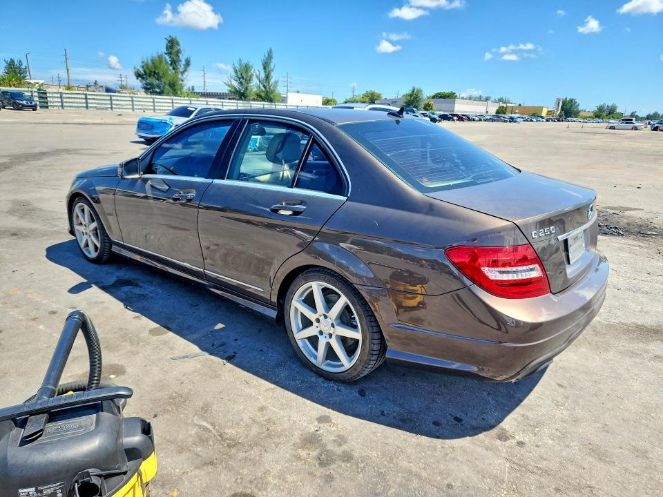 2013 Mercedes-benz C მანქანა იყიდება აუქციონზე, vin: WDDGF4HB5DF971532, აუქციონის ნომერი: 66958736