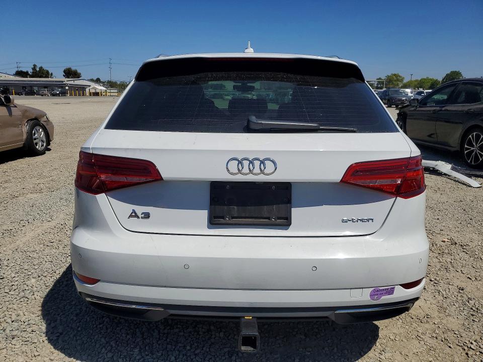 65137746 :رقم المزاد ، WAUTPBFF0JA065293 vin ، 2018 Audi A3 مزاد بيع