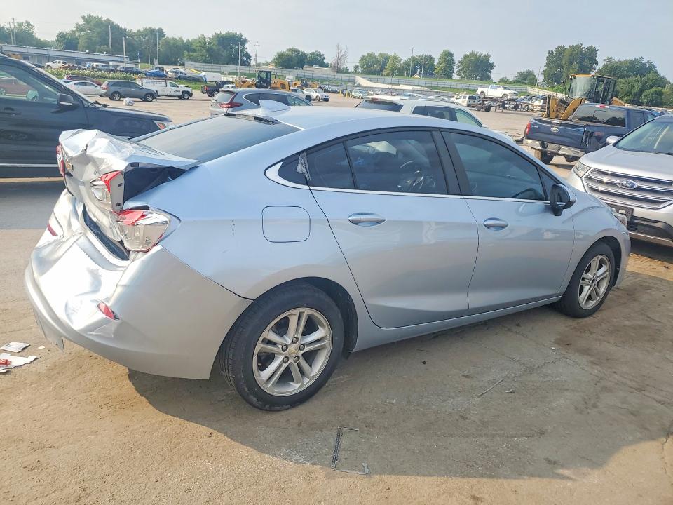 62465206 :رقم المزاد ، 1G1BE5SM3H7163633 vin ، 2017 Chevrolet Cruze مزاد بيع