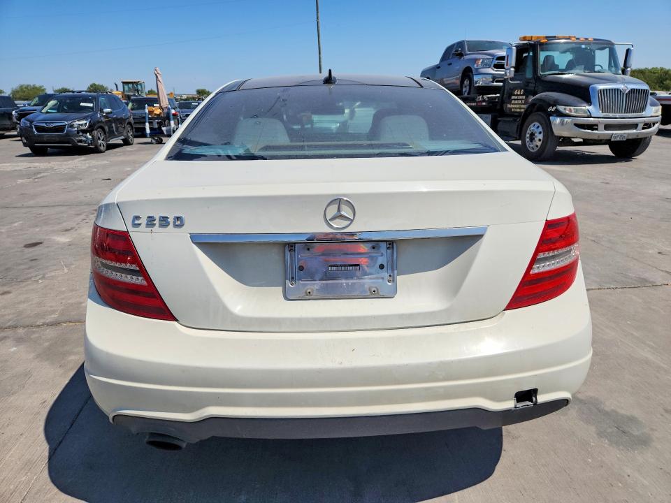 2012 Mercedes-benz C მანქანა იყიდება აუქციონზე, vin: WDDGJ4HB1CF752757, აუქციონის ნომერი: 64916006