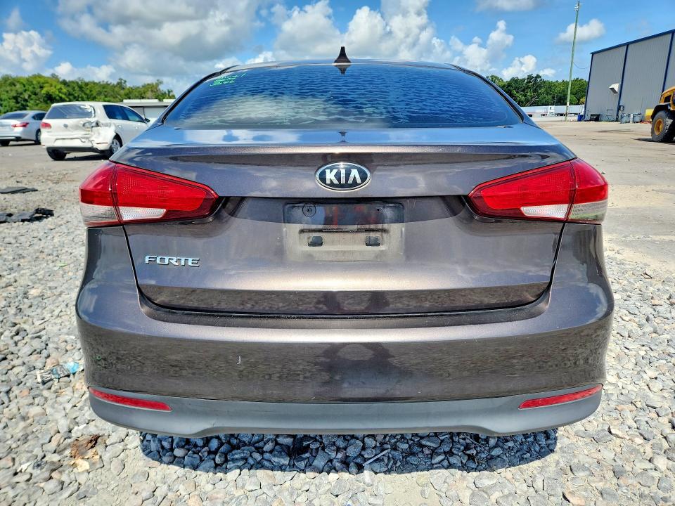 2017 Kia Forte მანქანა იყიდება აუქციონზე, vin: 3KPFK4A74HE111810, აუქციონის ნომერი: 65198846