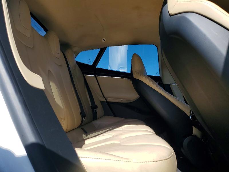 63859626 :رقم المزاد ، 5YJSA1H17EFP28237 vin ، 2014 Tesla Model S مزاد بيع