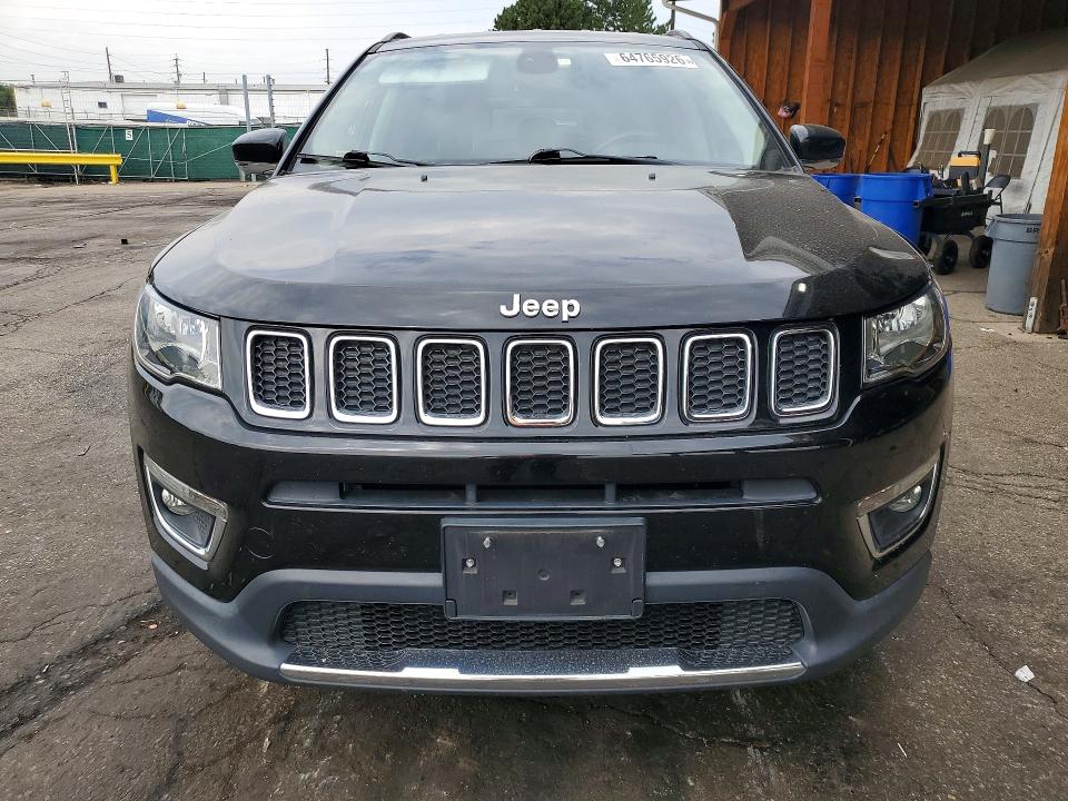 64765926 :رقم المزاد ، 3C4NJDCB9JT258982 vin ، 2018 Jeep Compass مزاد بيع