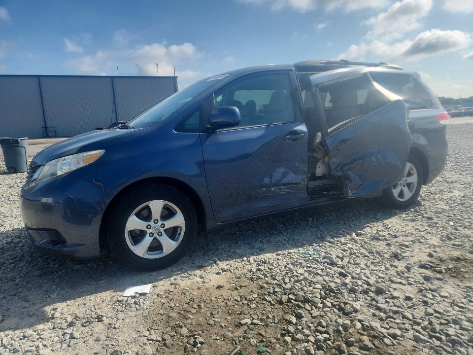 64960506 :رقم المزاد ، 5TDKK3DCXES451885 vin ، 2014 Toyota Sienna مزاد بيع