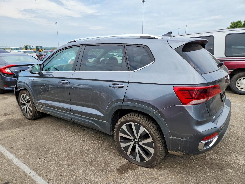 67100836 :رقم المزاد ، 3VVLX7B26NM045899 vin ، 2022 Volkswagen Taos مزاد بيع