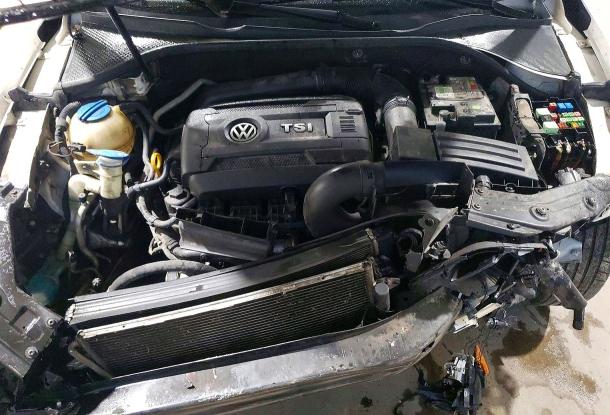 66631546 :رقم المزاد ، 1VWAT7A3XFC030026 vin ، 2015 Volkswagen Passat مزاد بيع