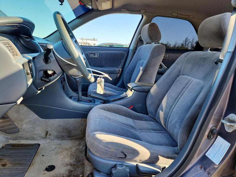65121586 :رقم المزاد ، 4T1BF22K2WU073451 vin ، 1998 Toyota Camry مزاد بيع