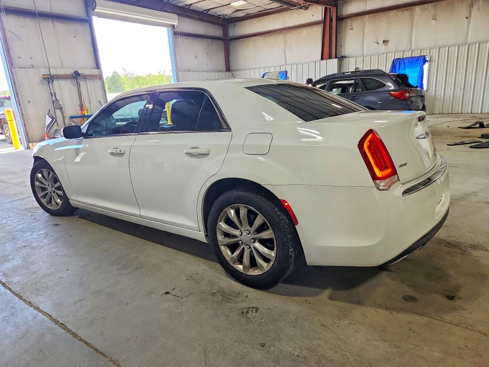 2015 Chrysler 300 მანქანა იყიდება აუქციონზე, vin: 2C3CCARG3FH808393, აუქციონის ნომერი: 66430476