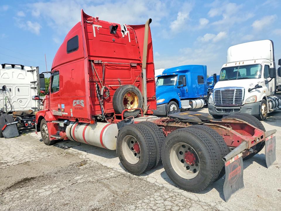 65437436 :رقم المزاد ، 4V4NC9THXBN533115 vin ، 2011 Volvo Vn مزاد بيع
