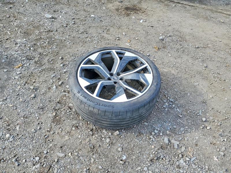 64653676 :رقم المزاد ، WU1ARBF17MD000603 vin ، 2021 Audi Rs Q8 مزاد بيع