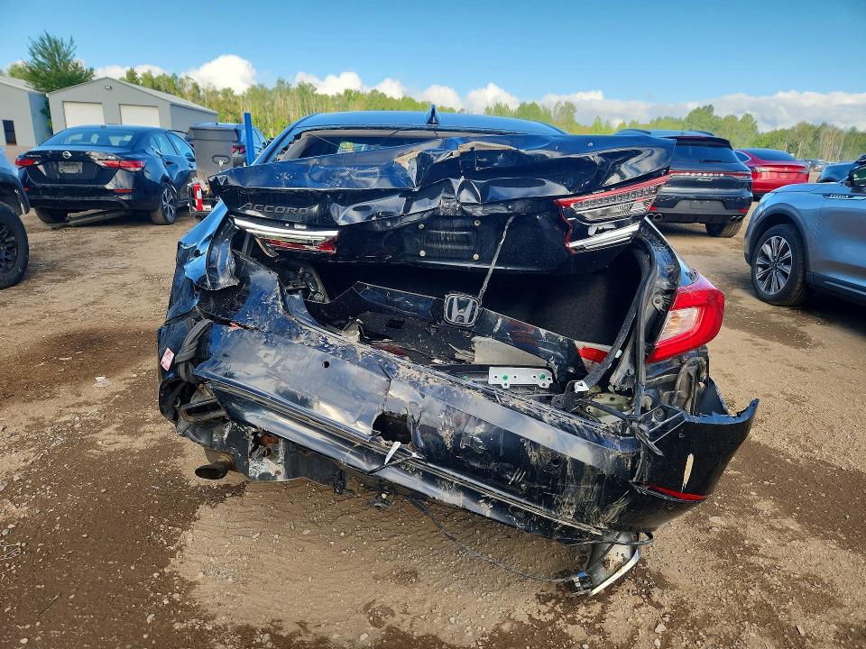 Продажа на аукционе авто 2018 Honda Accord, vin: 1HGCV1F92JA802119, номер лота: 64834346