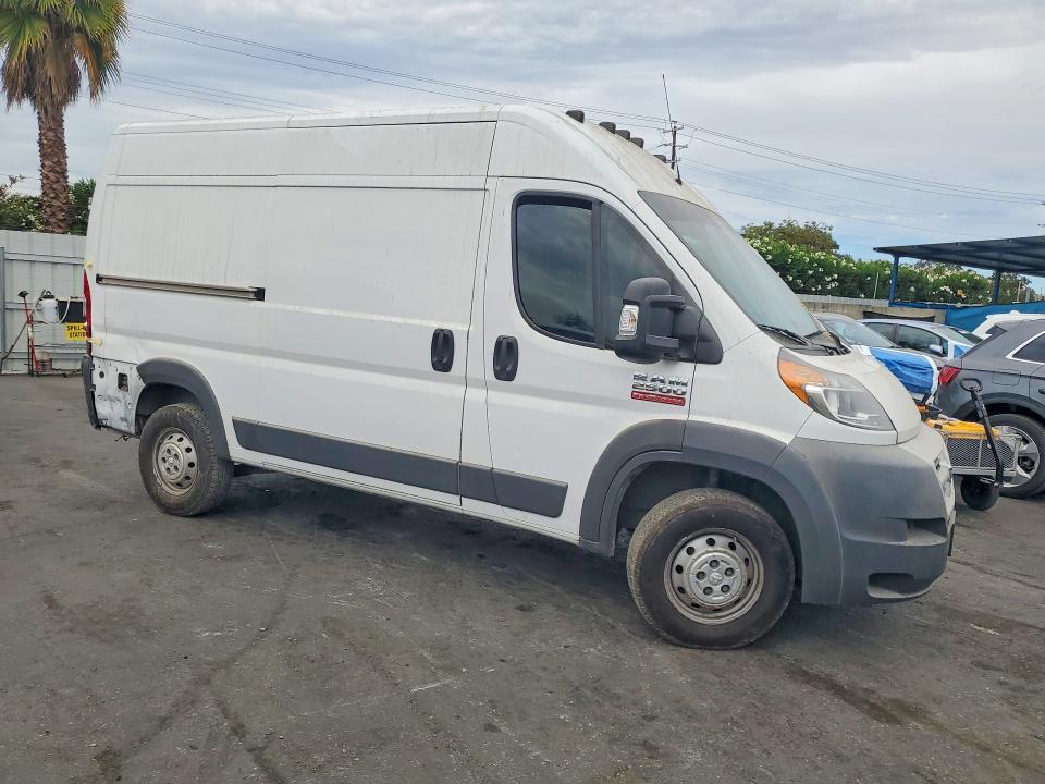 65792956 :رقم المزاد ، 3C6TRVCG5FE518928 vin ، 2015 Ram Promaster 2500 مزاد بيع