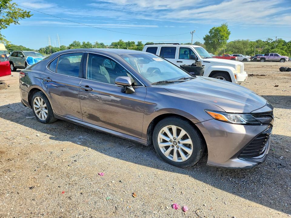 2018 Toyota Camry მანქანა იყიდება აუქციონზე, vin: 4T1B11HK0JU571141, აუქციონის ნომერი: 63378146