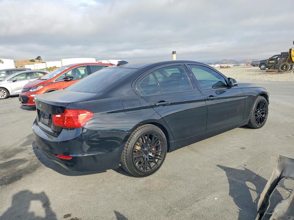 65883456 :رقم المزاد ، WBA3B1G50FNT64135 vin ، 2015 Bmw 320 مزاد بيع