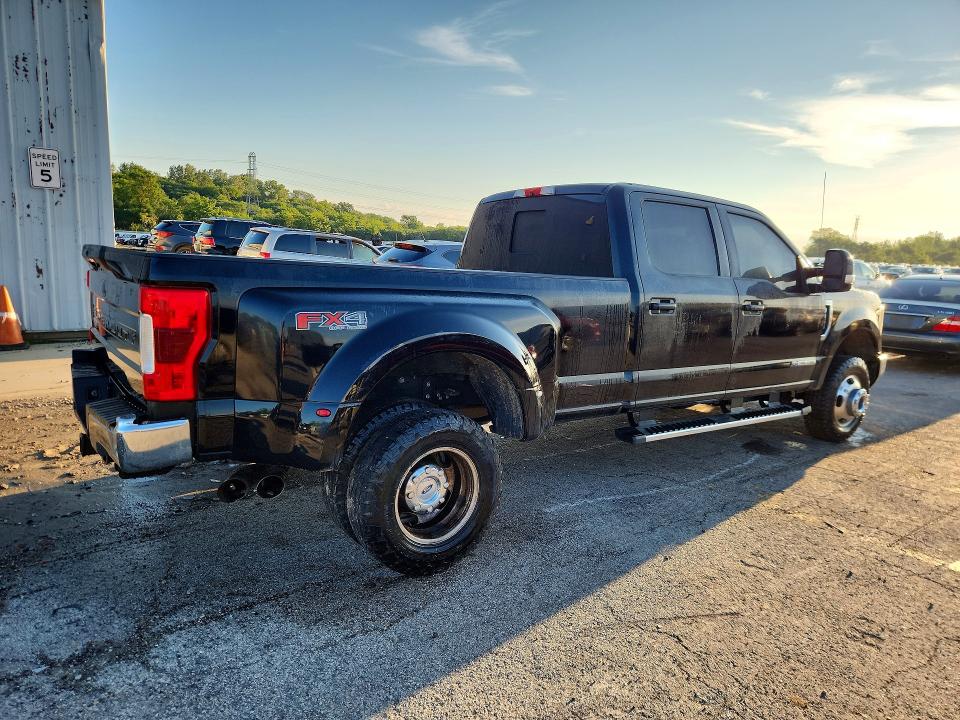 63405196 :رقم المزاد ، 1FT8W3DT3JEB95863 vin ، 2018 Ford F350 مزاد بيع