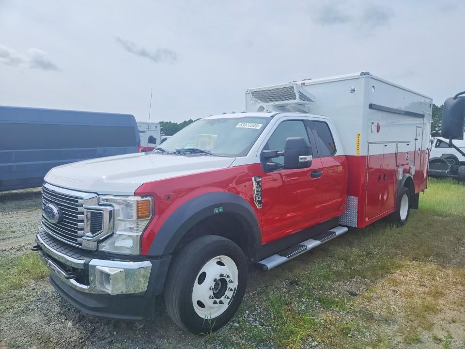 63073546 :رقم المزاد ، 1FD0X5HT9MEC13394 vin ، 2021 Ford F550 مزاد بيع