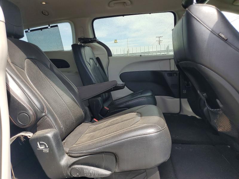 Продажа на аукционе авто 2018 Chrysler Pacifica, vin: 2C4RC1BGXJR110558, номер лота: 65938326