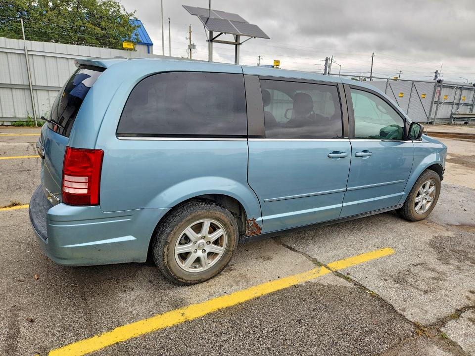 64291886 :رقم المزاد ، 2A4RR2D14AR431339 vin ، 2010 Chrysler Town & Country مزاد بيع