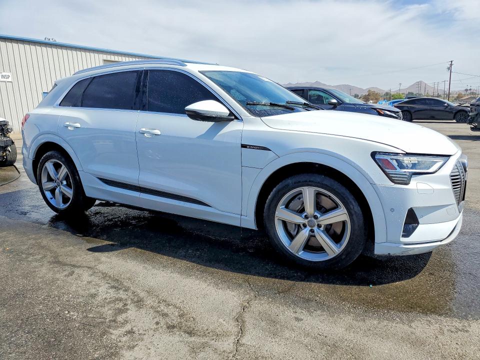 Продаж на аукціоні авто 2019 Audi E-tron, vin: WA1VABGE5KB014672, номер лоту: 65372436