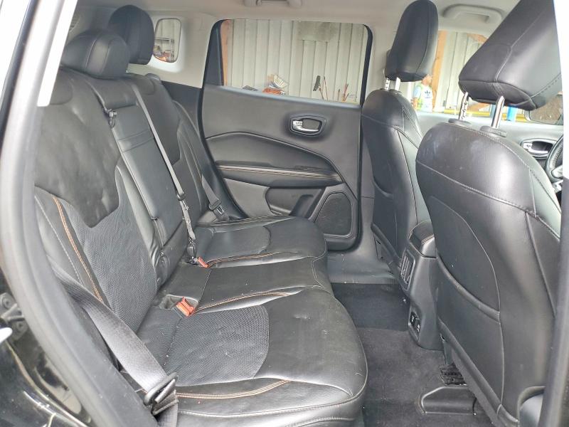 64765926 :رقم المزاد ، 3C4NJDCB9JT258982 vin ، 2018 Jeep Compass مزاد بيع