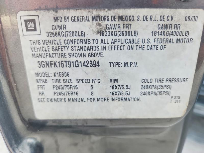 65915256 :رقم المزاد ، 3GNFK16T91G142394 vin ، 2001 Chevrolet Suburban مزاد بيع