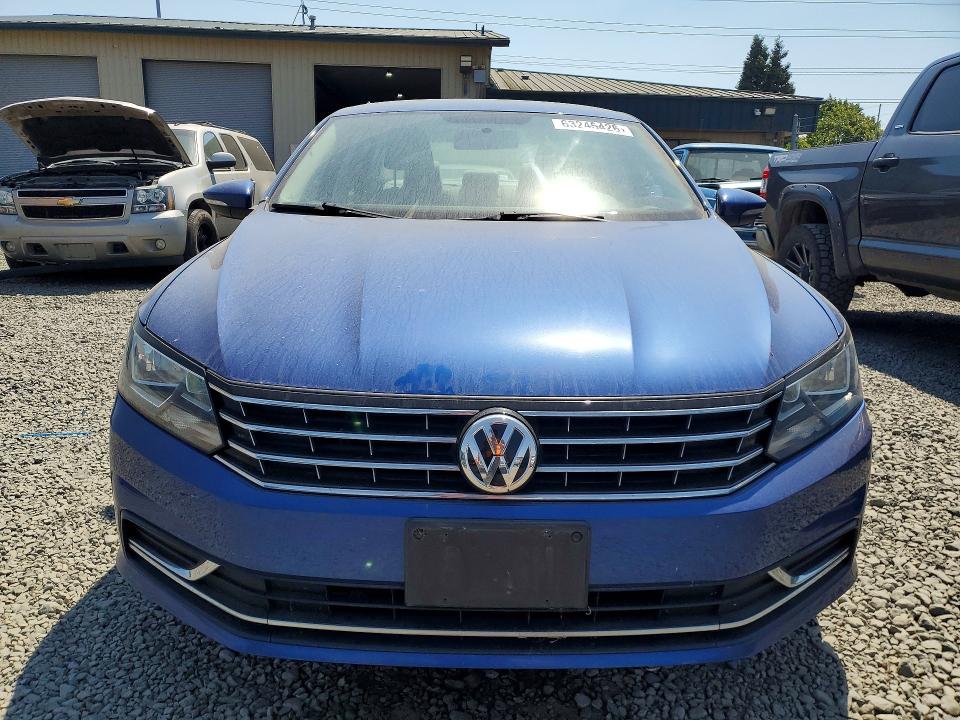 63245426 :رقم المزاد ، 1VWAT7A37HC045506 vin ، 2017 Volkswagen Passat مزاد بيع