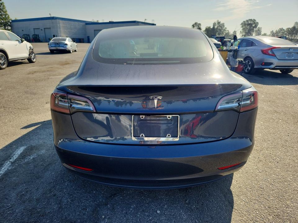 63592746 :رقم المزاد ، 5YJ3E1EA6JF171327 vin ، 2018 Tesla Model 3 مزاد بيع