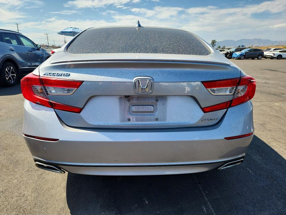 Продаж на аукціоні авто 2018 Honda Accord, vin: 1HGCV1F37JA219587, номер лоту: 64825916