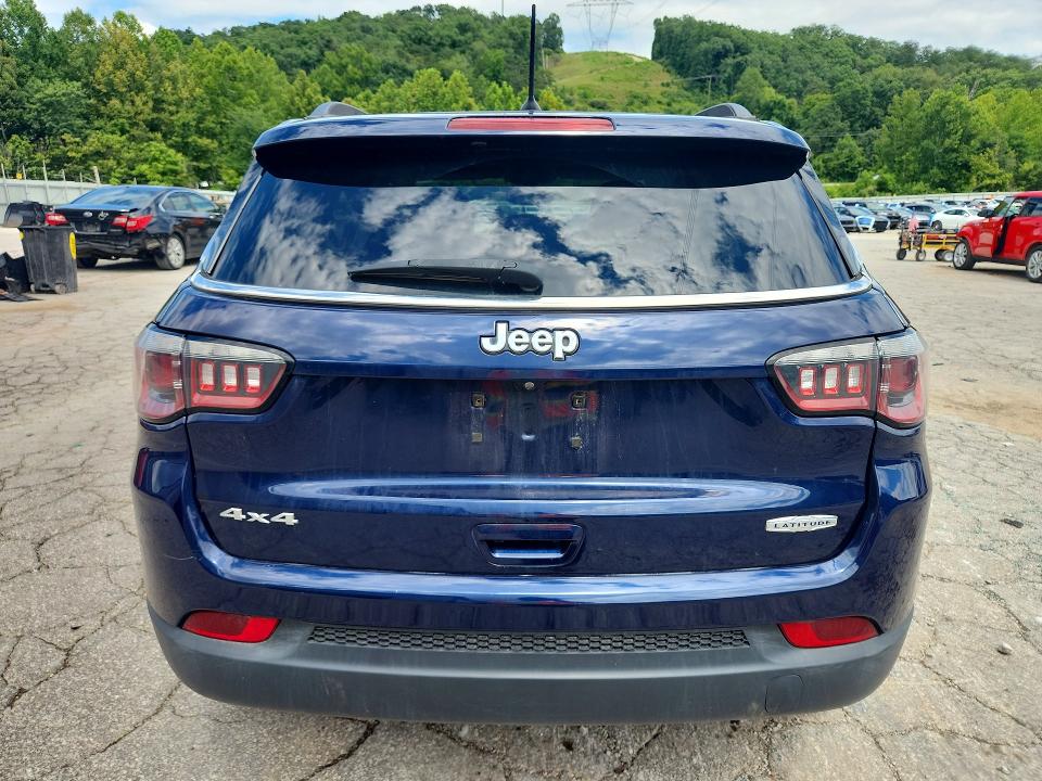 63211436 :رقم المزاد ، 3C4NJDBB0JT177709 vin ، 2018 Jeep Compass مزاد بيع