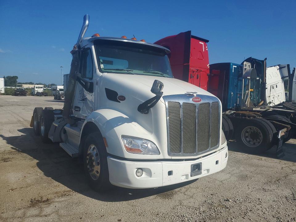 Продажа на аукционе авто 2018 Peterbilt 579, vin: 1XPBDP9XXJD432433, номер лота: 64540396