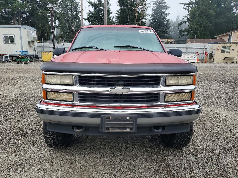64989056 :رقم المزاد ، 1GNEK13R7WJ338778 vin ، 1998 Chevrolet Tahoe مزاد بيع