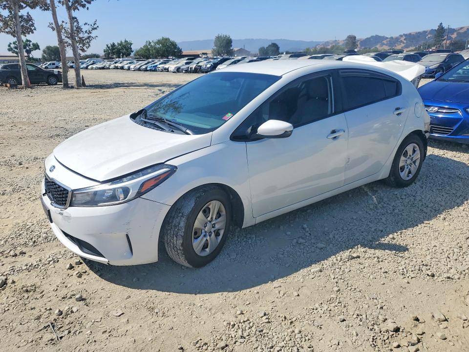 63903126 :رقم المزاد ، 3KPFK4A79JE240177 vin ، 2018 Kia Forte مزاد بيع