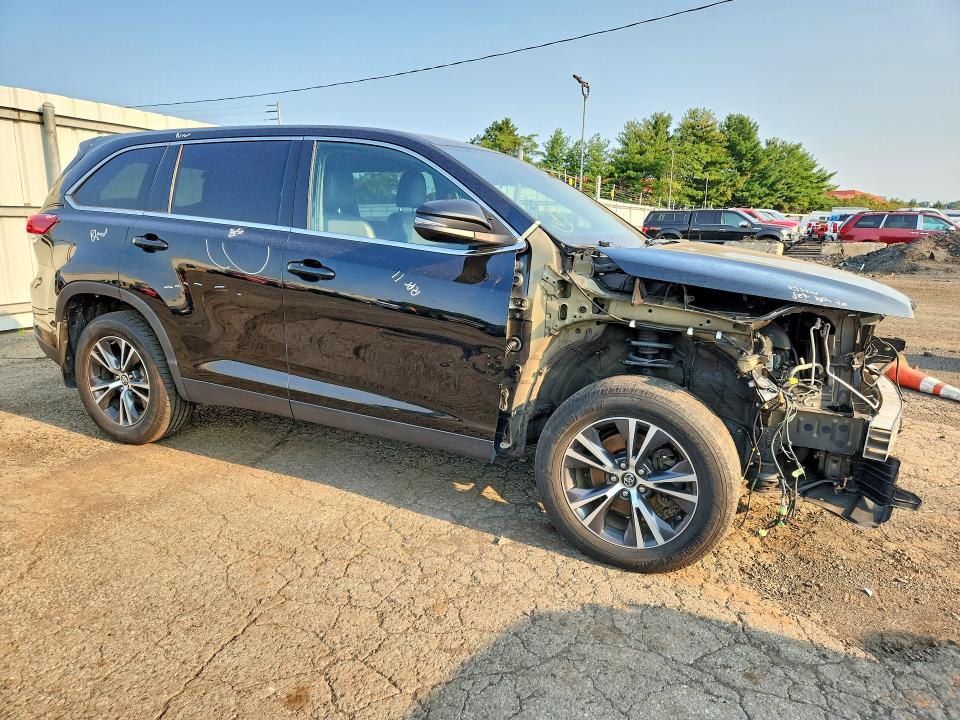 Продажа на аукционе авто 2019 Toyota Highlander, vin: 5TDBZRFH4KS993275, номер лота: 63781216