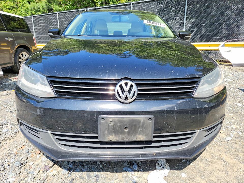 66308776 :رقم المزاد ، 3VWBP7AJ0DM288588 vin ، 2013 Volkswagen Jetta مزاد بيع