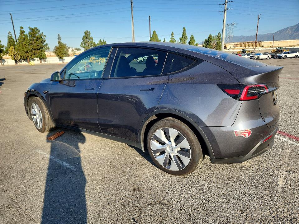 63693896 :رقم المزاد ، 7SAYGDEE6PF911250 vin ، 2023 Tesla Model Y مزاد بيع