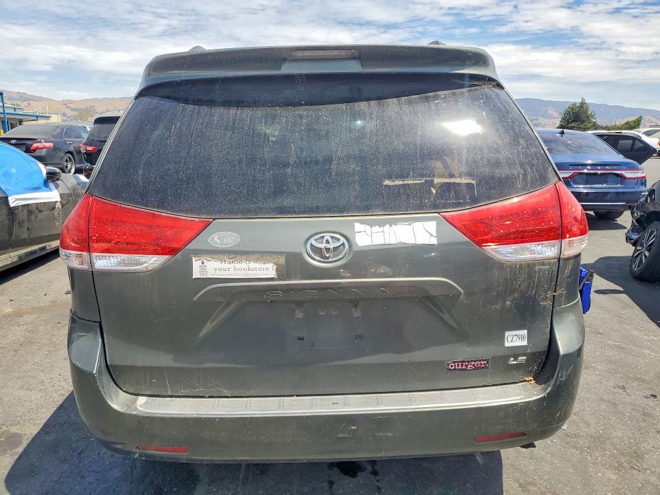 64873086 :رقم المزاد ، 5TDKK3DC9BS012107 vin ، 2011 Toyota Sienna مزاد بيع