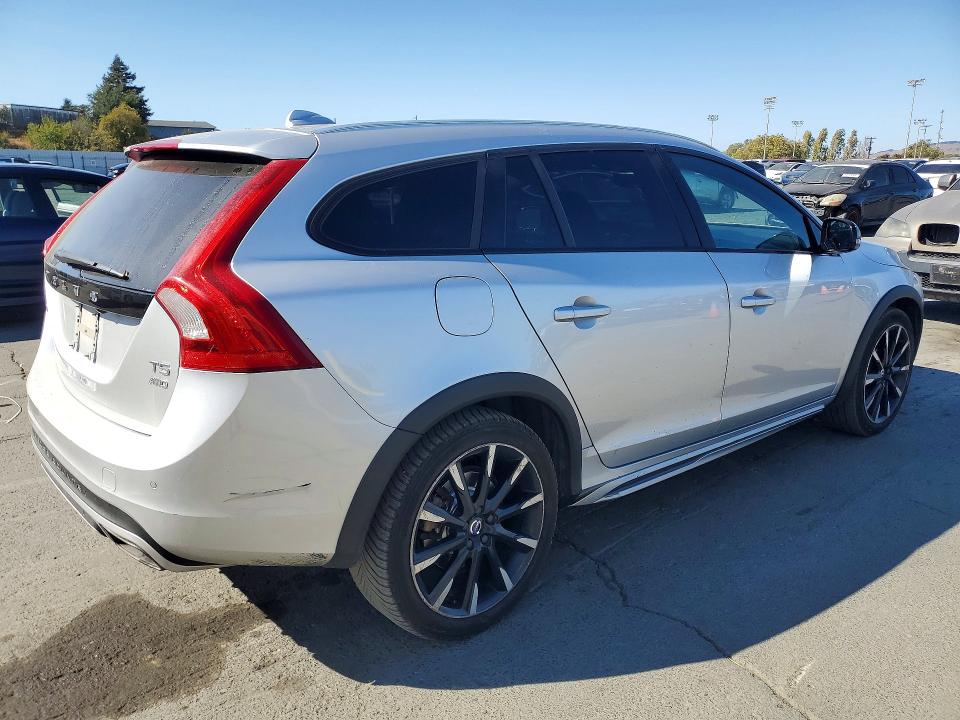 Продаж на аукціоні авто 2016 Volvo V60 Cross Country, vin: YV4612HK5G1017449, номер лоту: 64684056