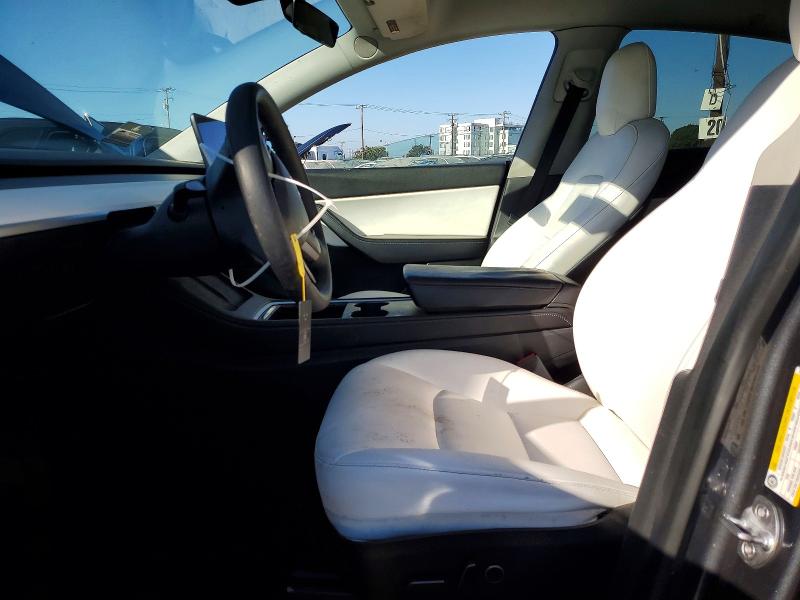 64764226 :رقم المزاد ، 7SAYGDEE6NF360878 vin ، 2022 Tesla Model Y مزاد بيع