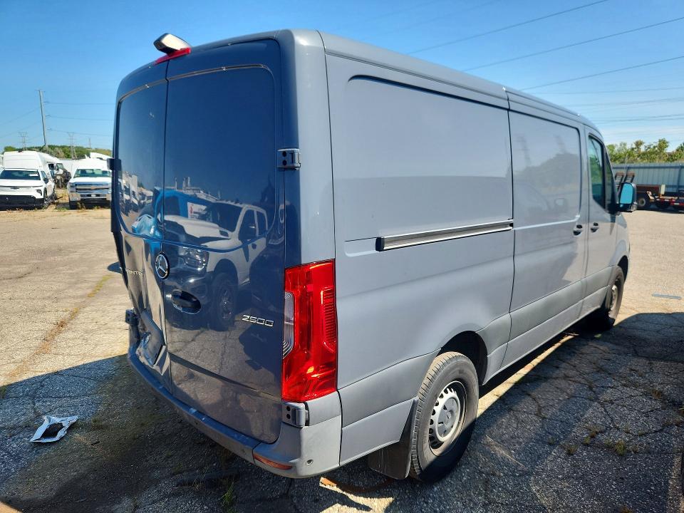 62818576 :رقم المزاد ، W1W4DBHY5MT047593 vin ، 2021 Mercedes-benz Sprinter مزاد بيع