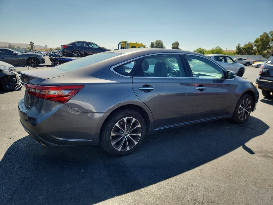 64647146 :رقم المزاد ، 4T1BK1EB4JU285889 vin ، 2018 Toyota Avalon مزاد بيع