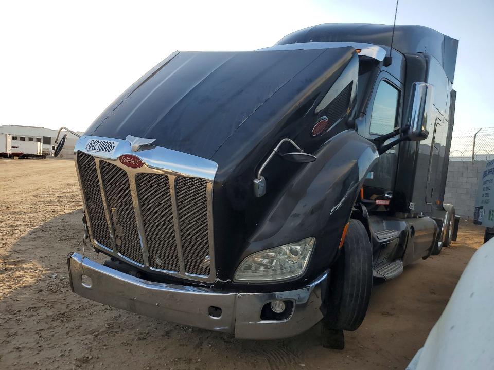 Продажа на аукционе авто 2016 Peterbilt 579, vin: 1XPBDP9X6GD305087, номер лота: 64210086