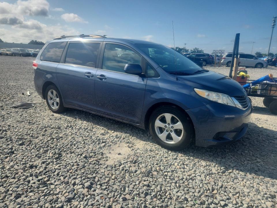 2014 Toyota Sienna მანქანა იყიდება აუქციონზე, vin: 5TDKK3DCXES451885, აუქციონის ნომერი: 64960506