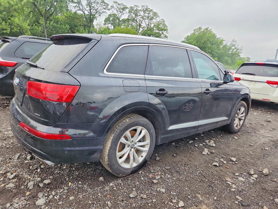 Продаж на аукціоні авто 2017 Audi Q7, vin: WA1AHAF72HD044586, номер лоту: 63988636