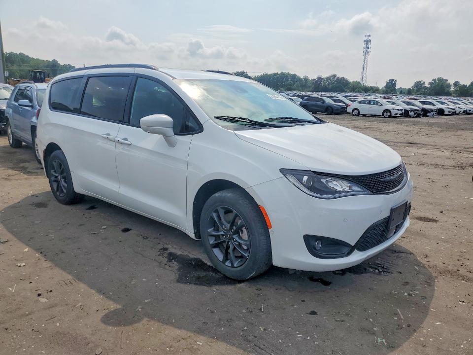 Продажа на аукционе авто 2020 Chrysler Pacifica, vin: 2C4RC3BG7LR267821, номер лота: 65164116