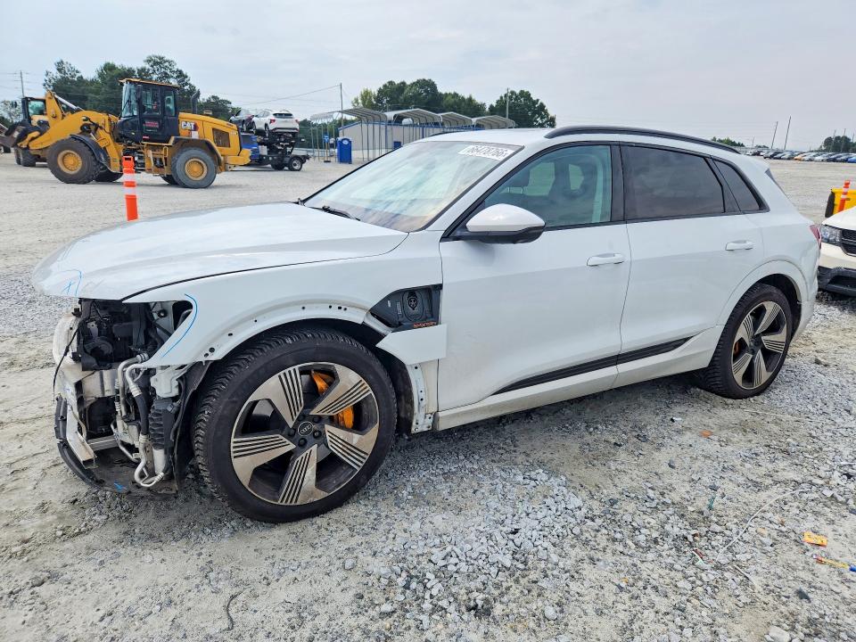 2022 Audi E-tron მანქანა იყიდება აუქციონზე, vin: WA1LAAGE8NB042262, აუქციონის ნომერი: 66478766
